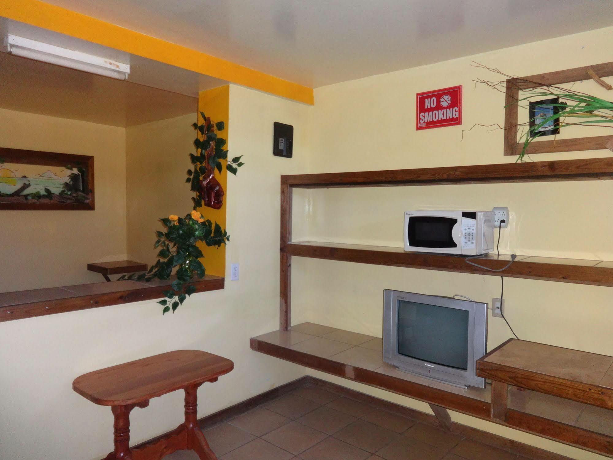 Cocopele Inn San Ignacio Bagian luar foto