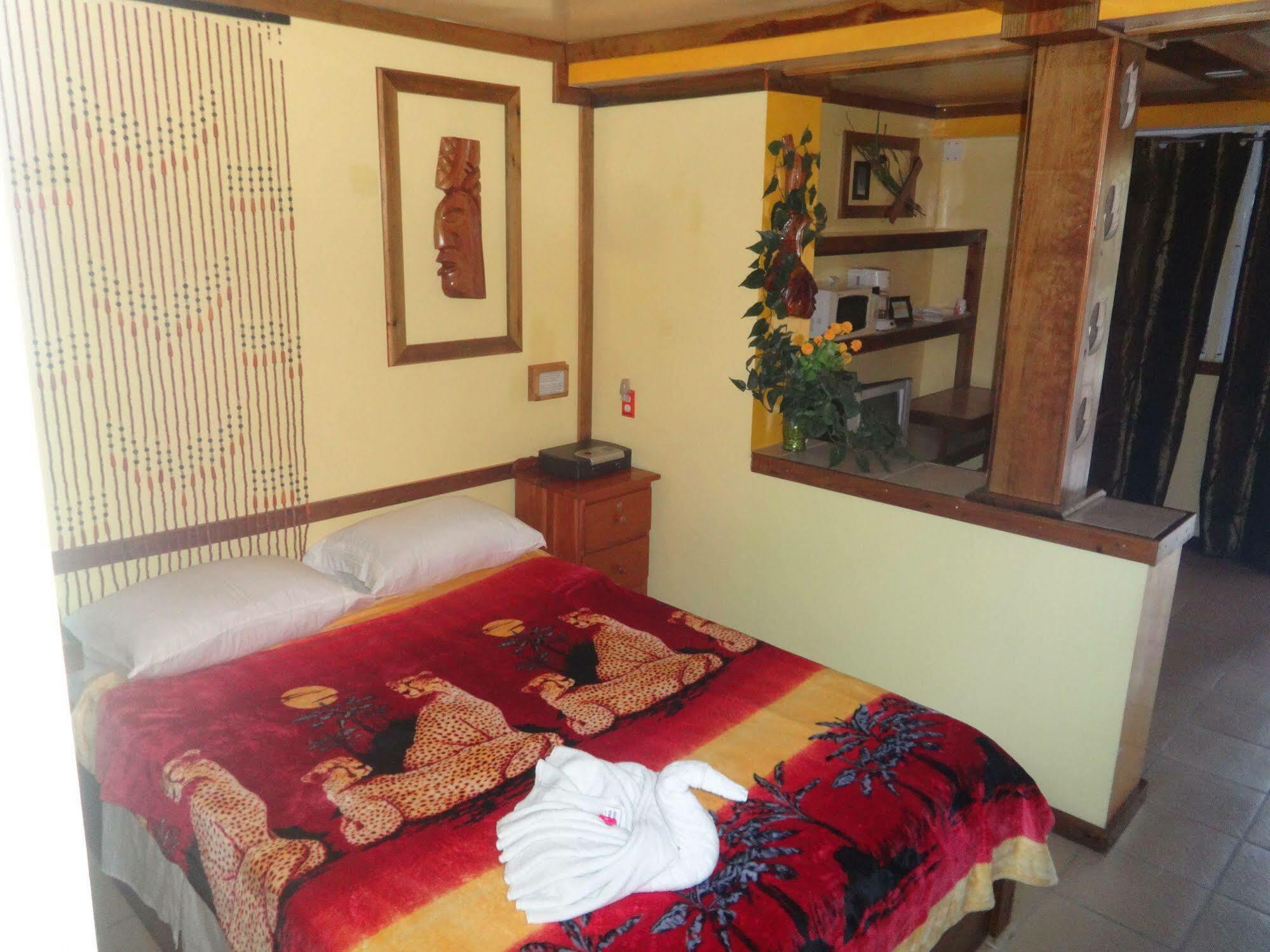 Cocopele Inn San Ignacio Bagian luar foto